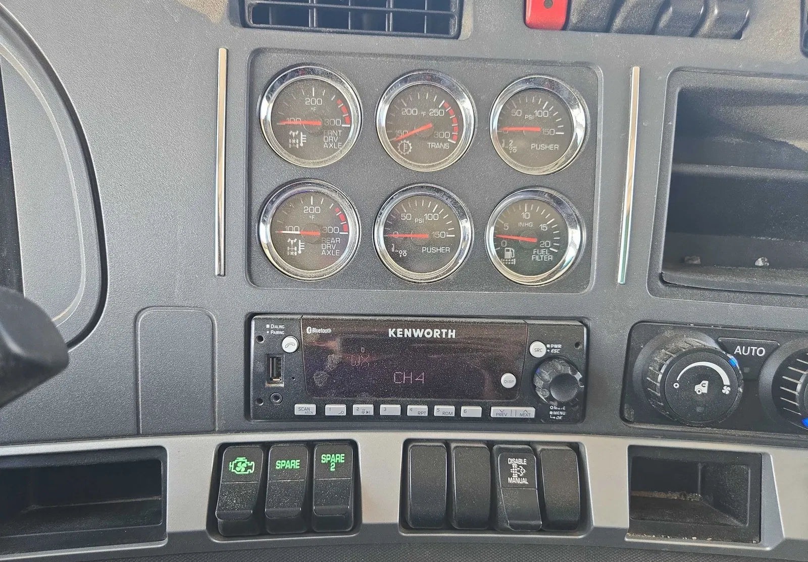 2025 Kenworth T880