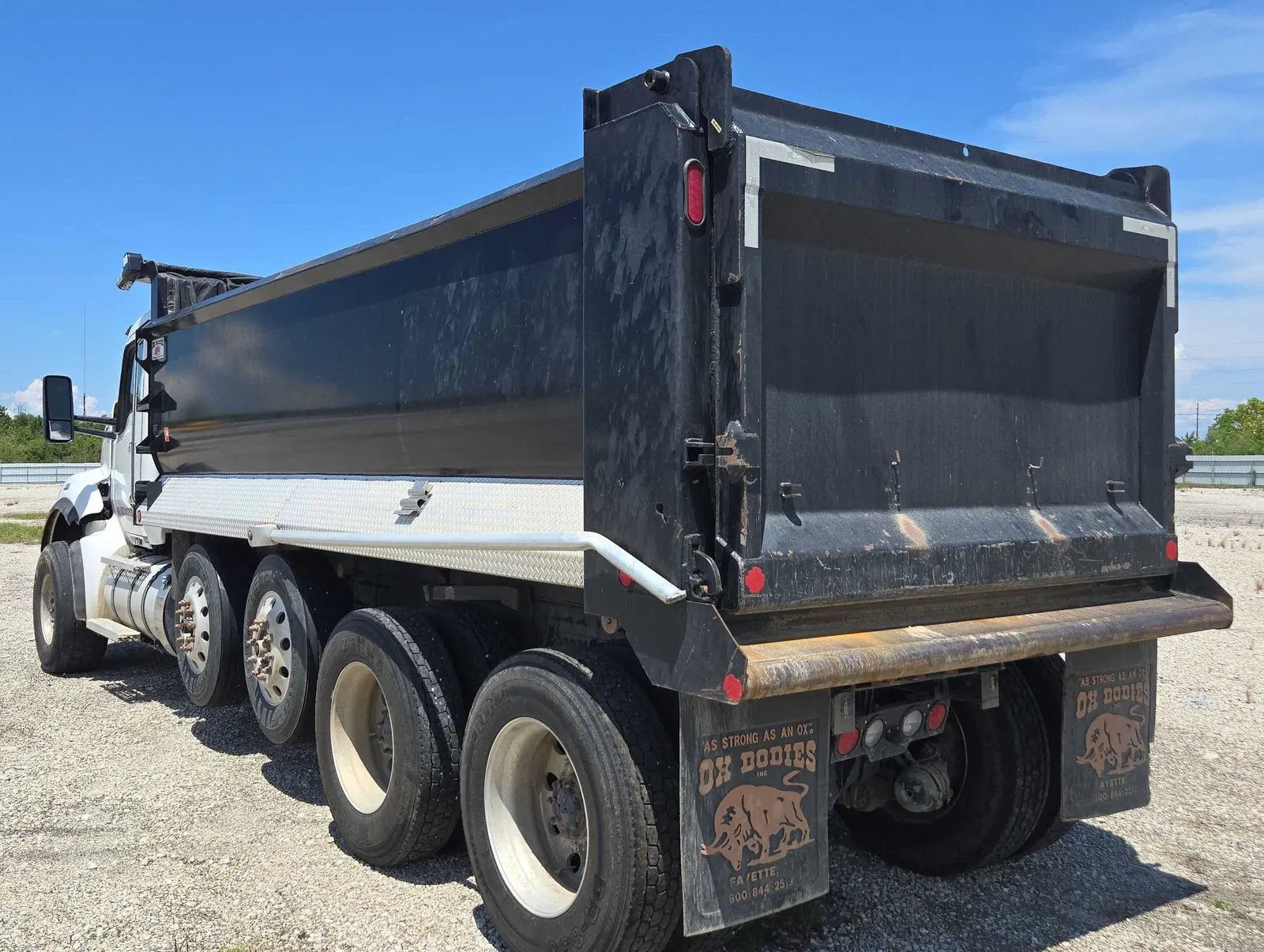 2025 Kenworth T880