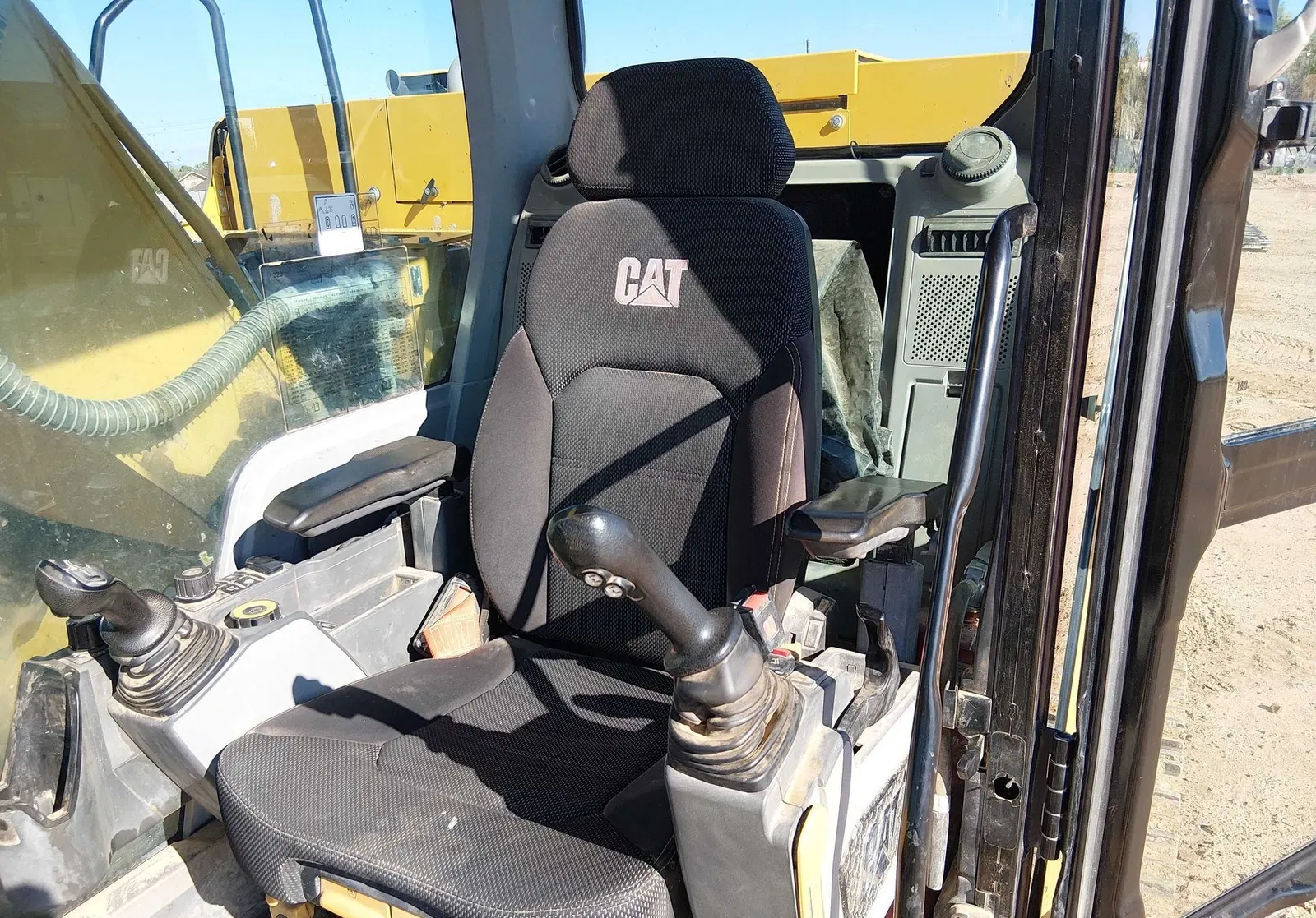 2021 Caterpillar 320