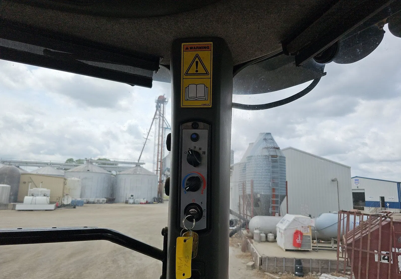 Challenger MT765C