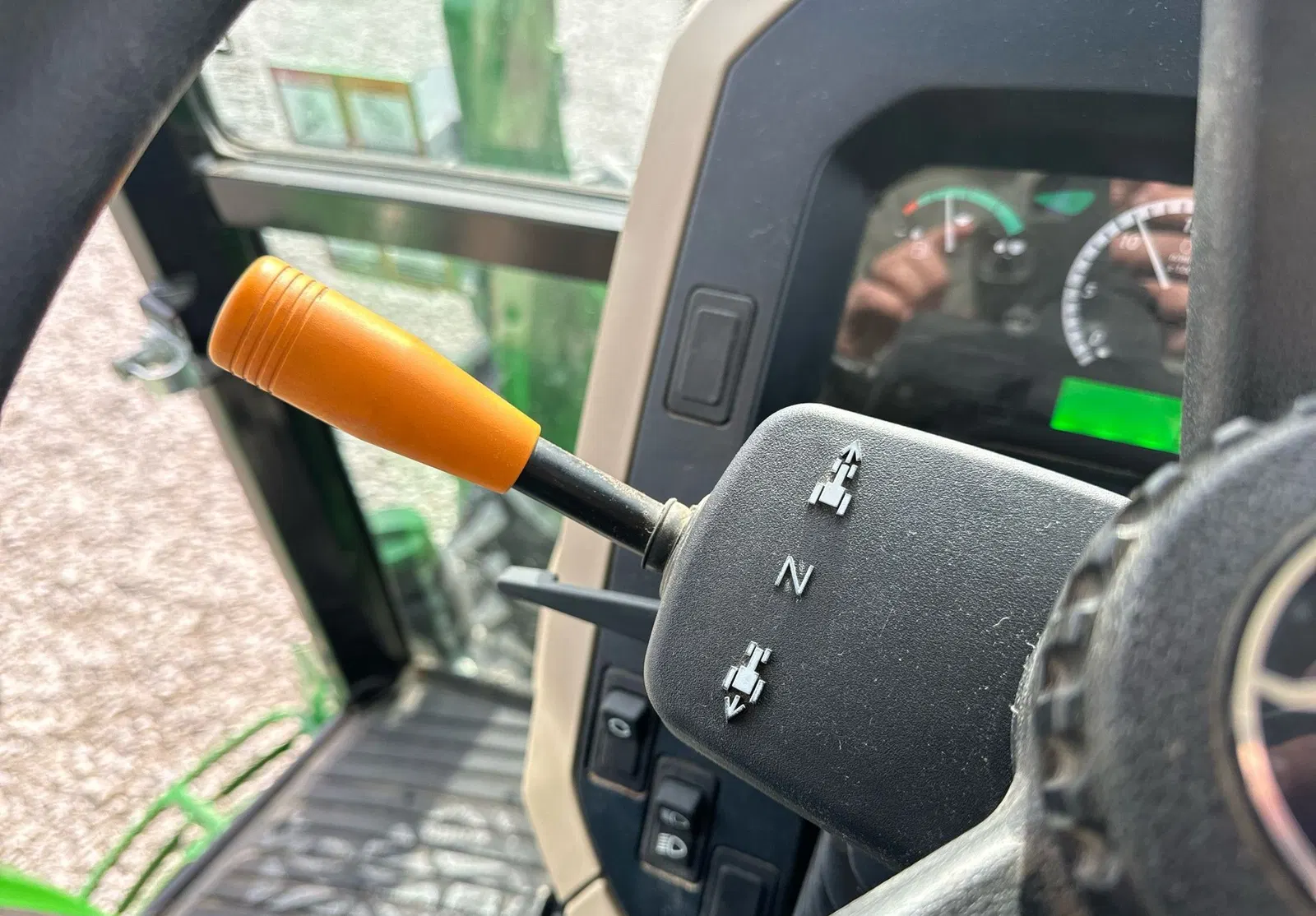 2022 John Deere 5075E