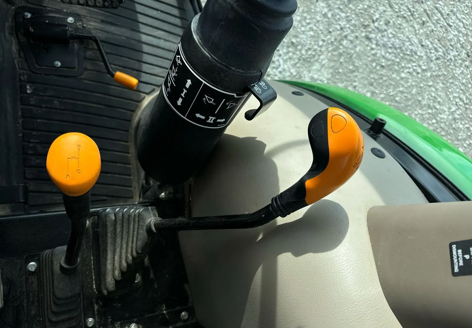 2022 John Deere 5075E
