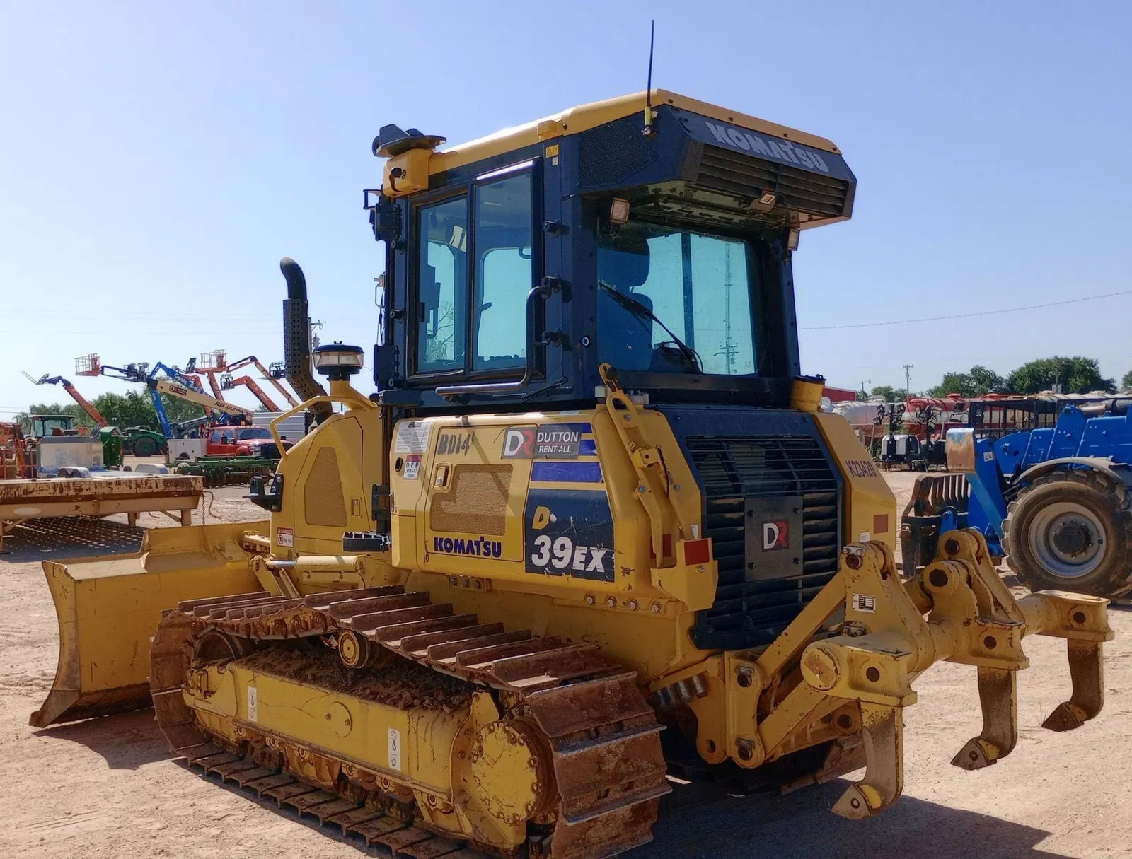 2023 Komatsu D39EX-24