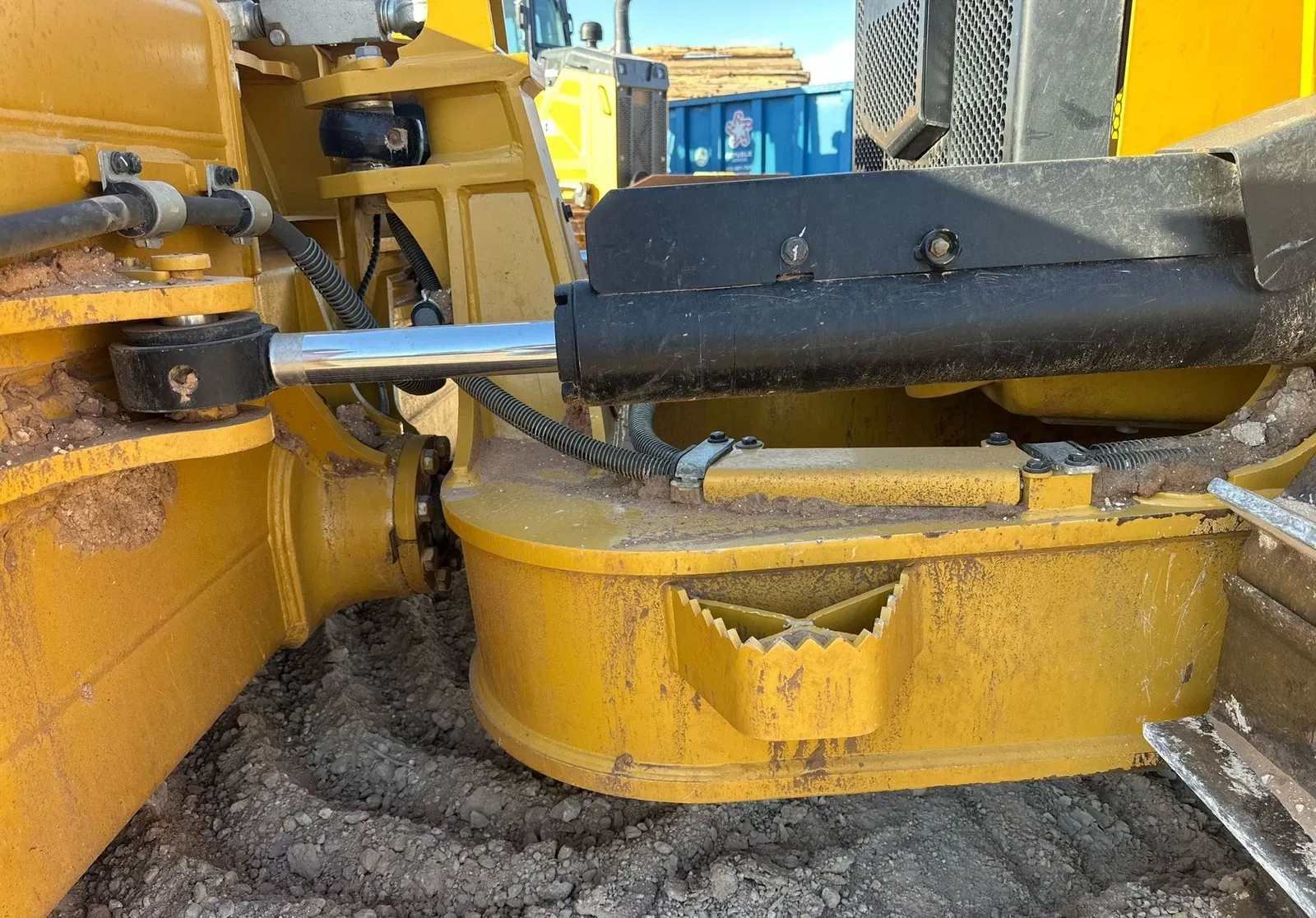 2022 Caterpillar D5