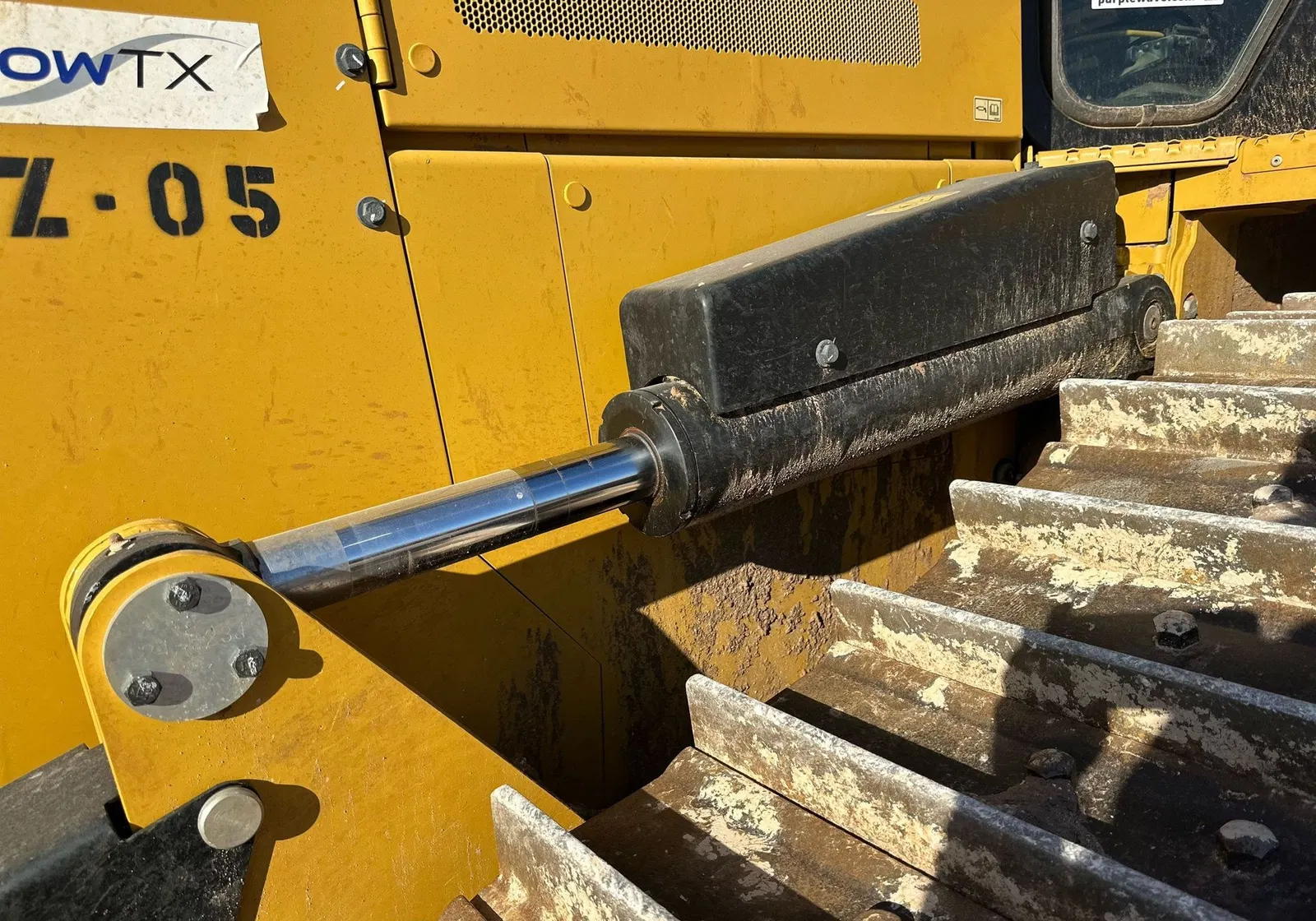 2022 Caterpillar D5