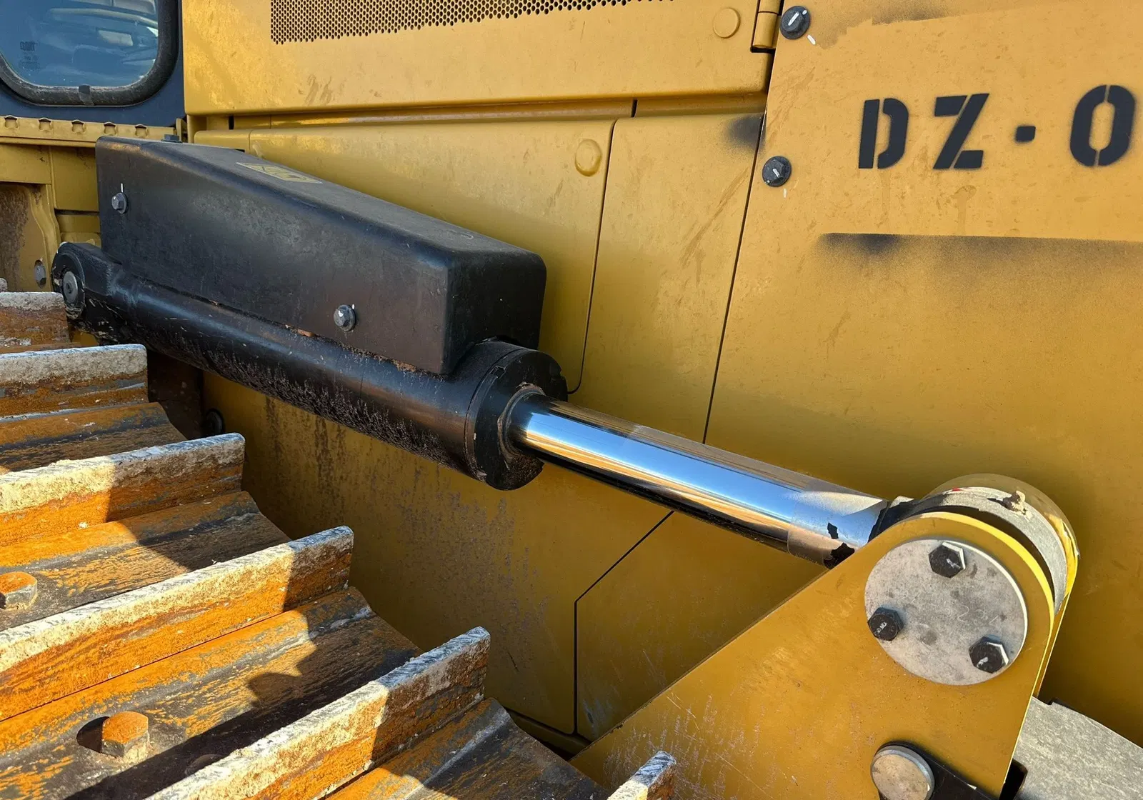 2022 Caterpillar D5
