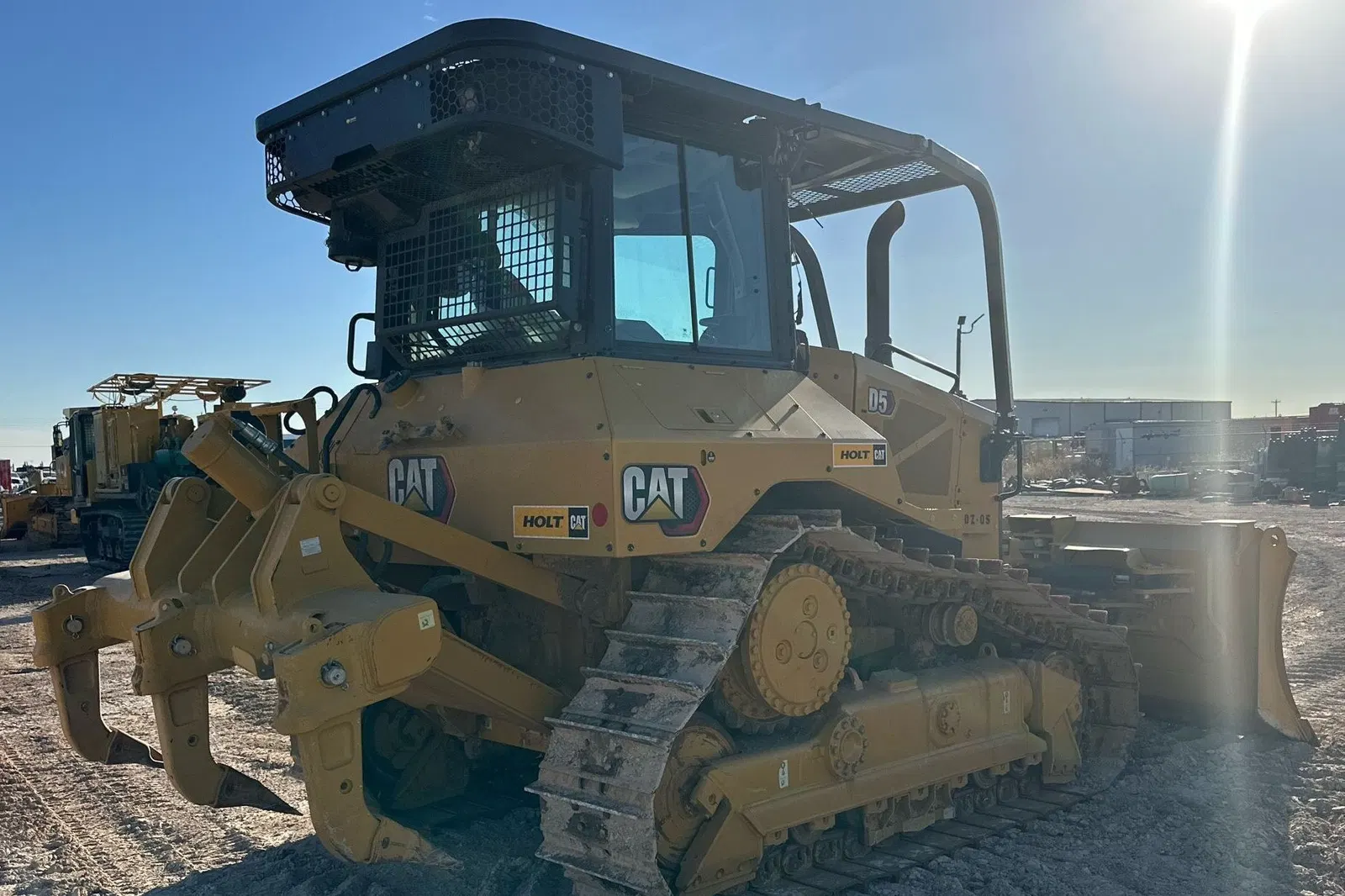 2022 Caterpillar D5