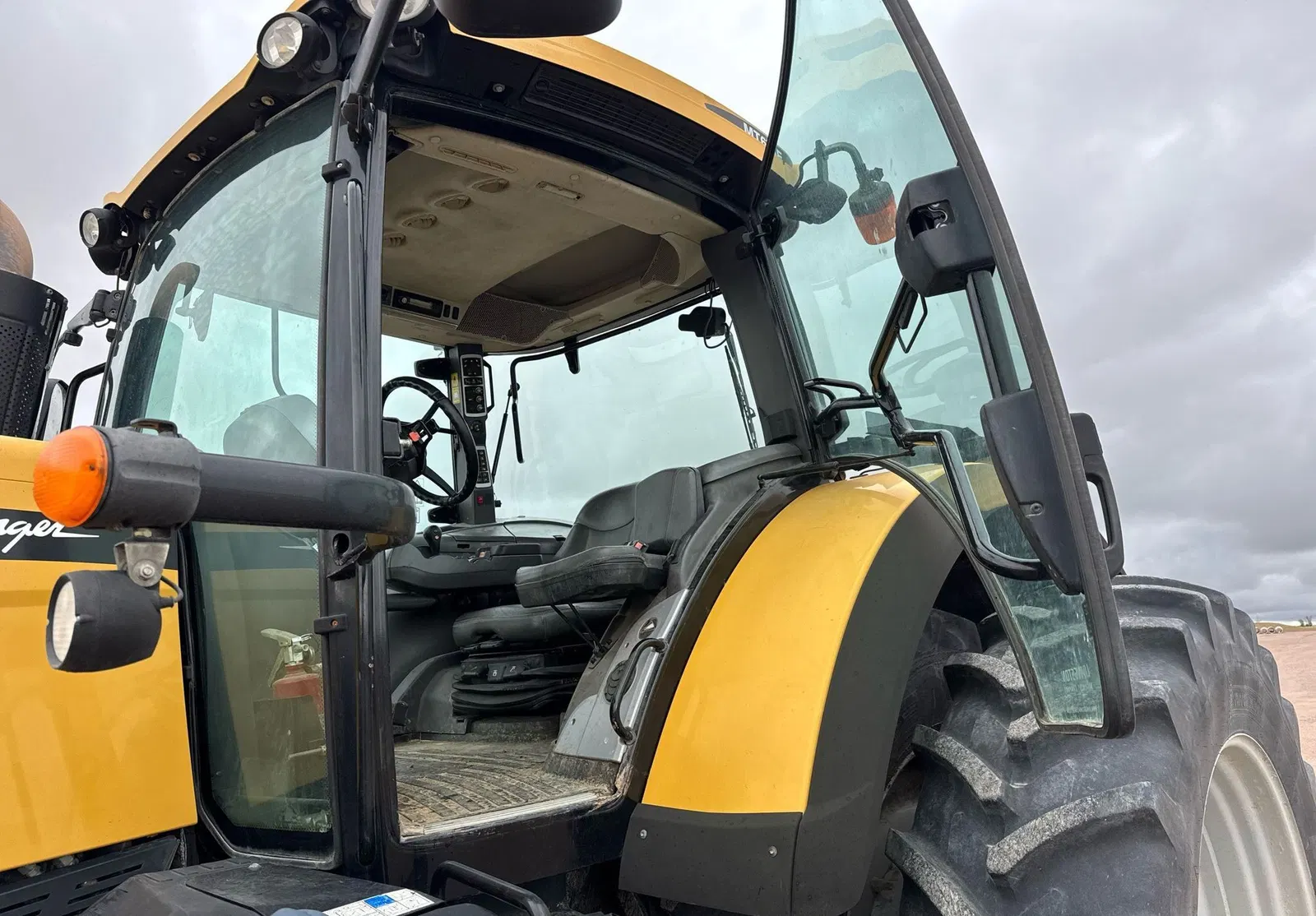 2016 Challenger MT675E