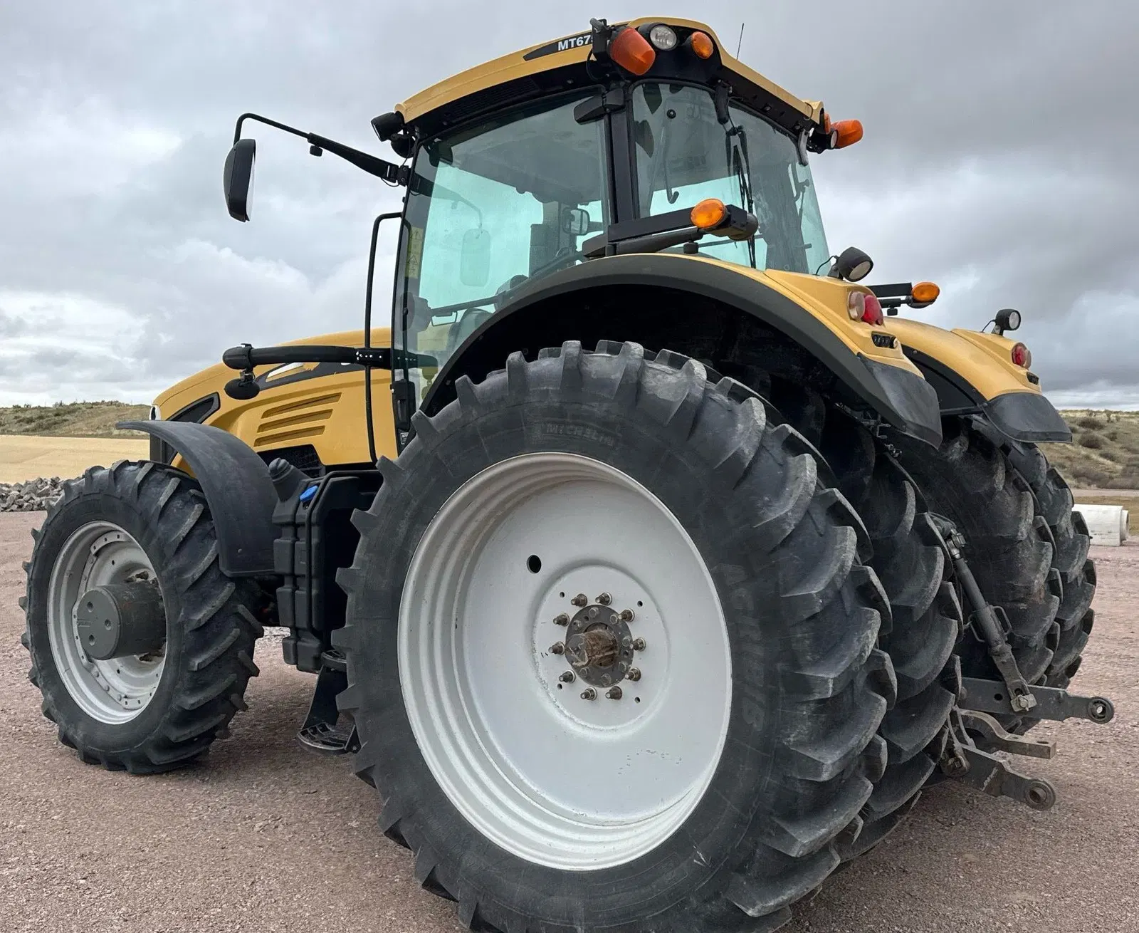 2016 Challenger MT675E