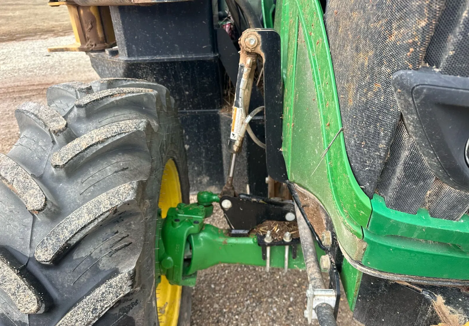 2017 John Deere 6110M