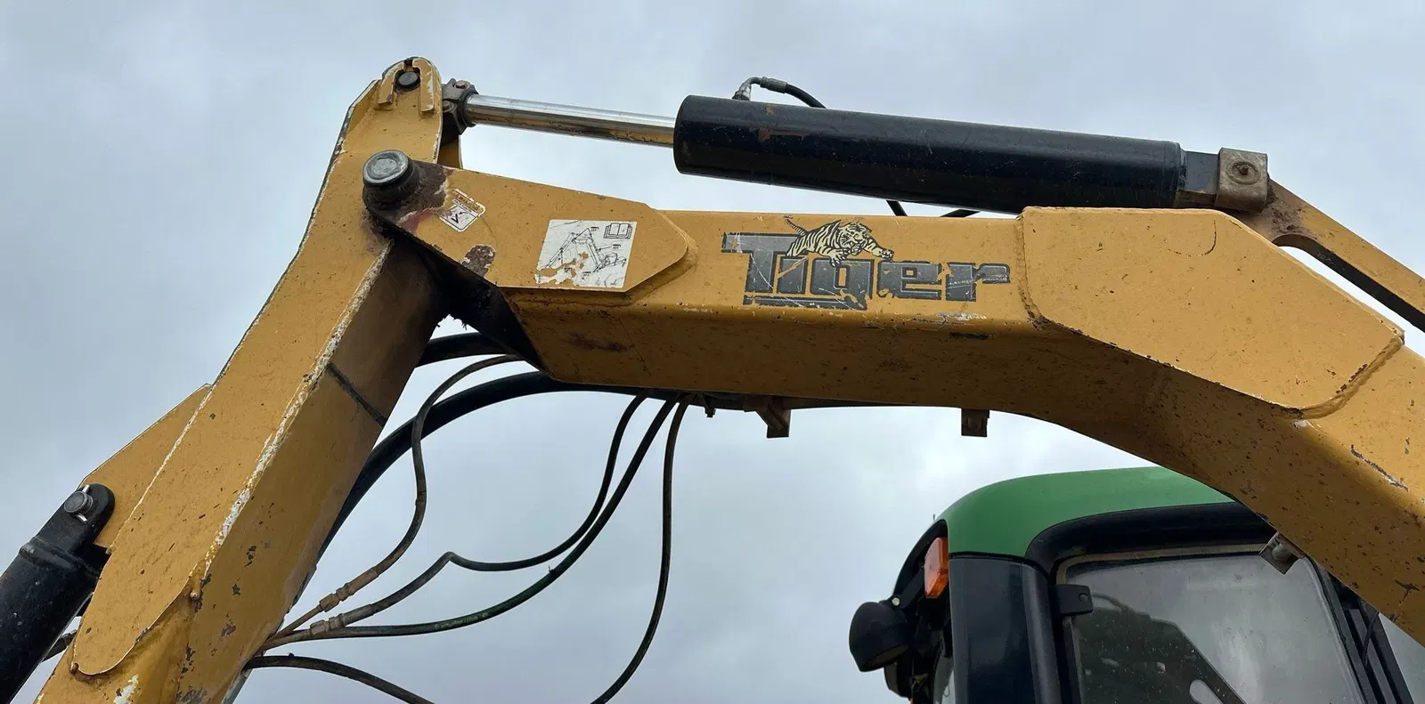 2017 John Deere 6110M