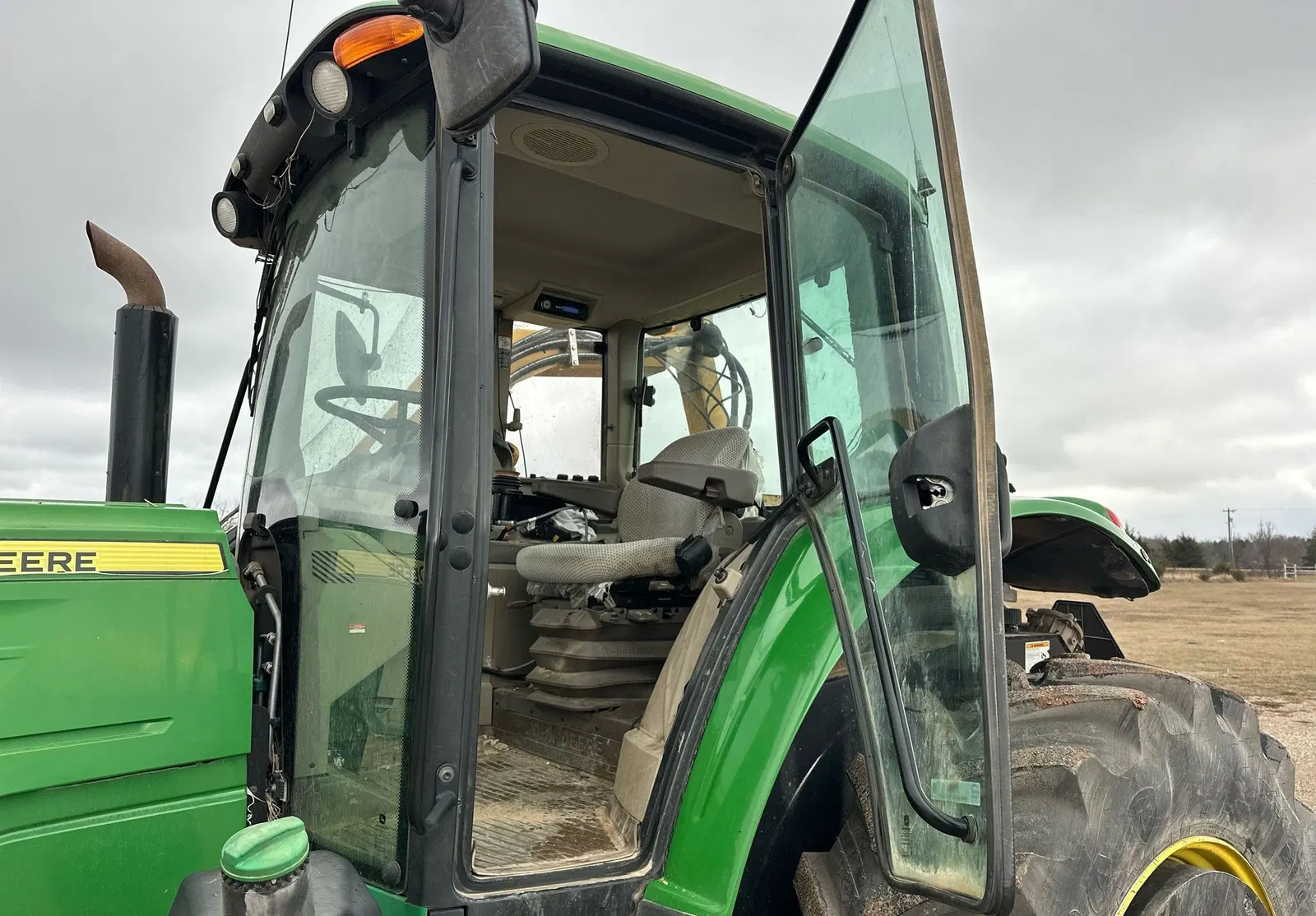 2017 John Deere 6110M