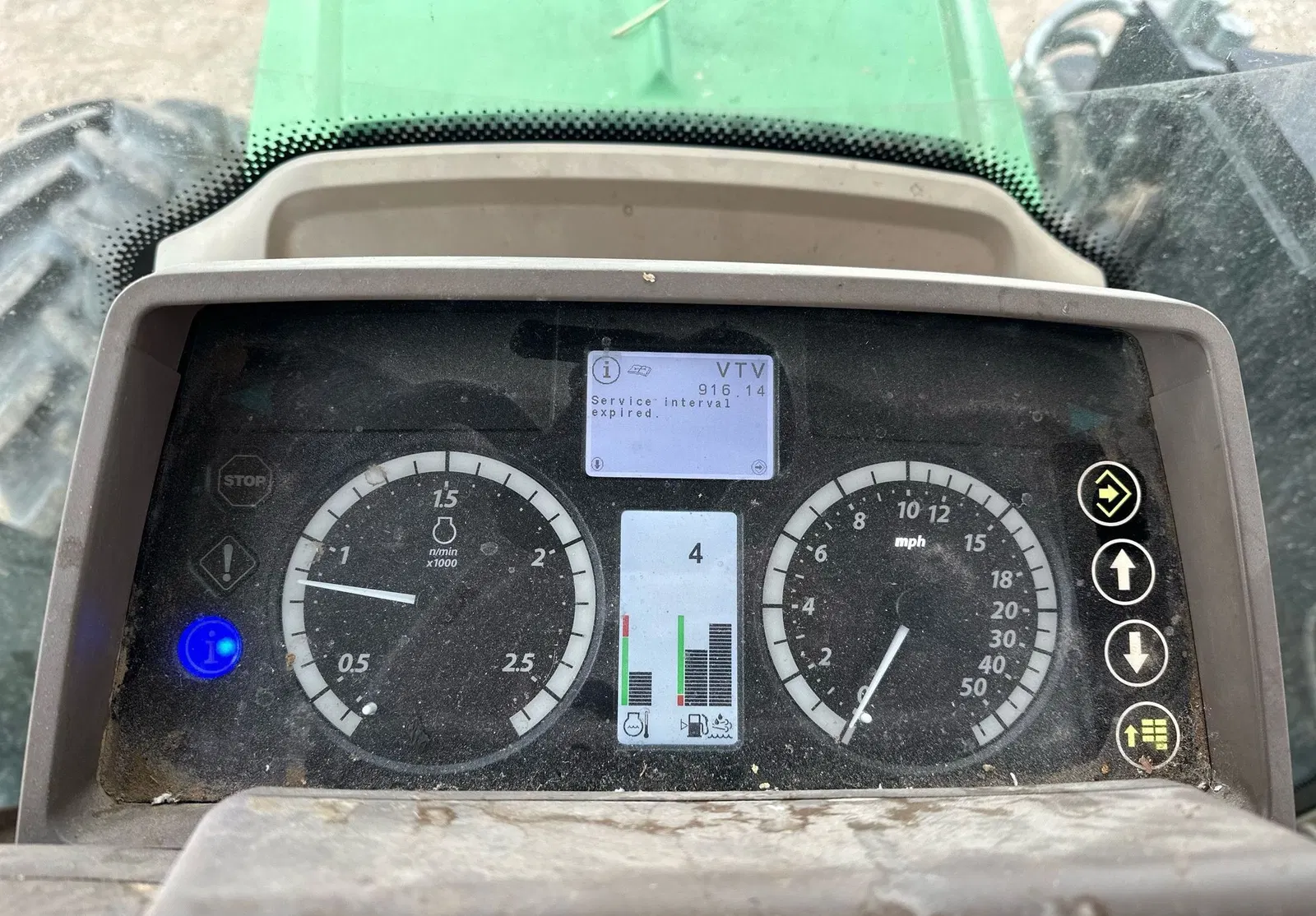2017 John Deere 6110M
