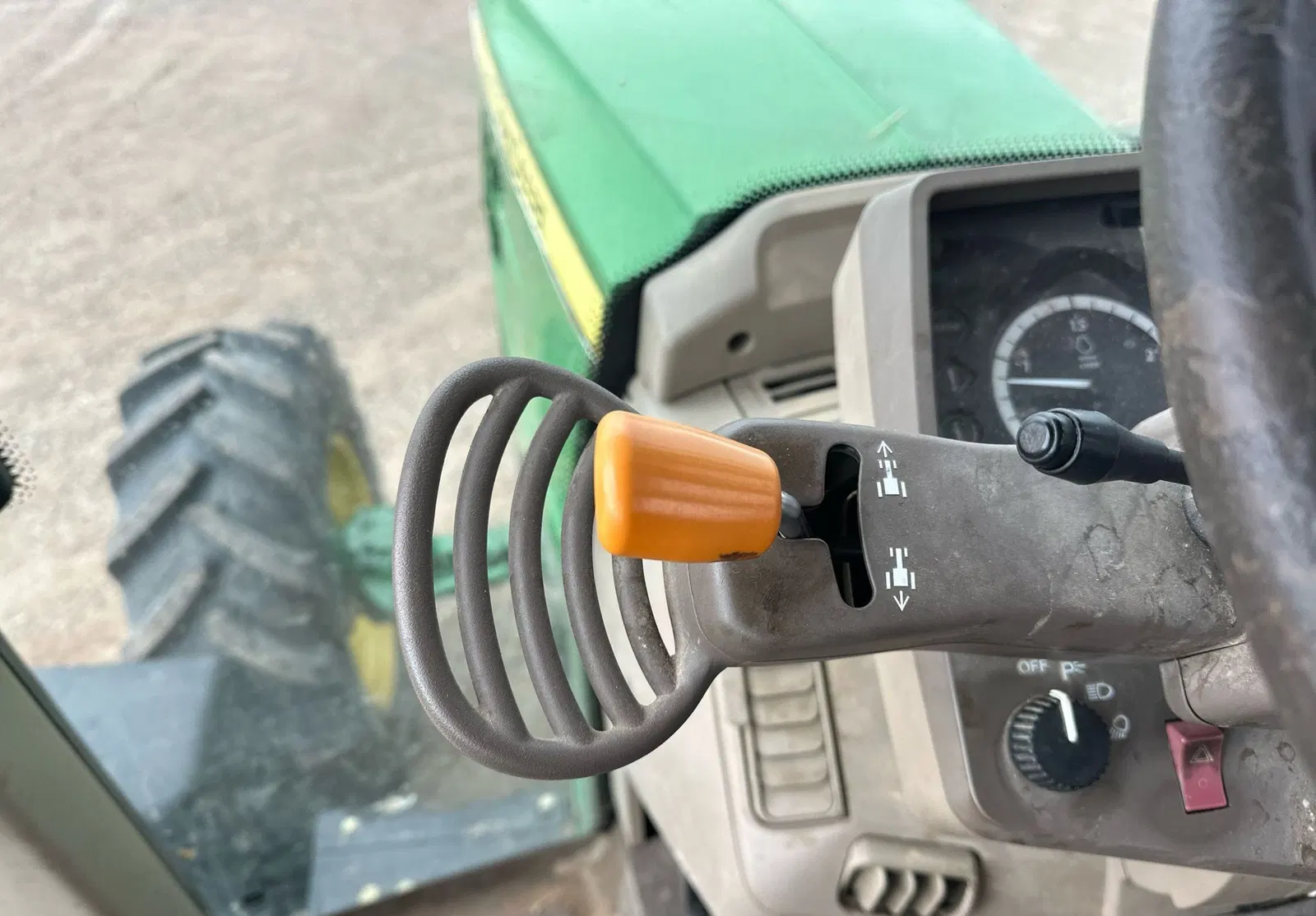 2017 John Deere 6110M
