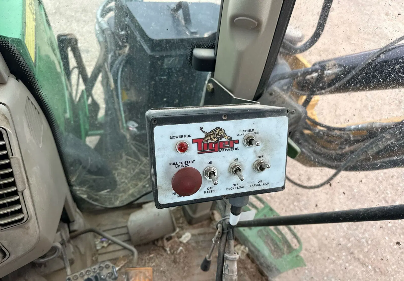 2017 John Deere 6110M