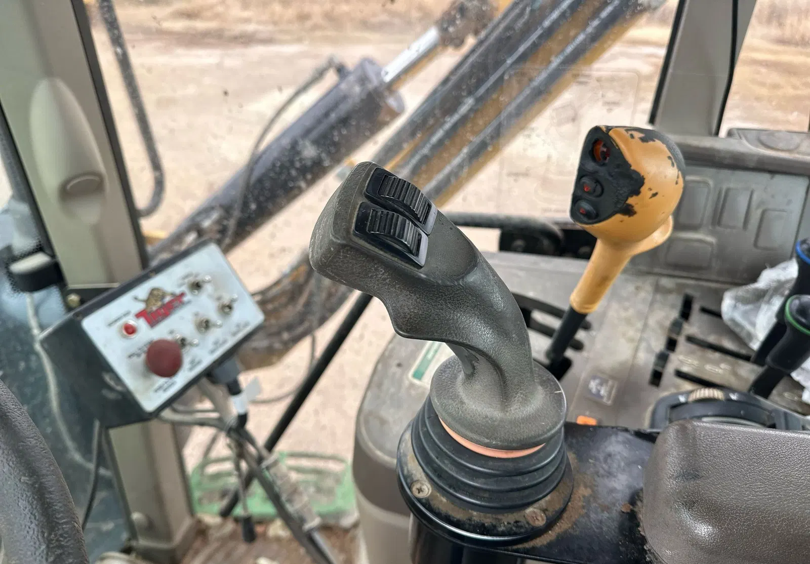 2017 John Deere 6110M