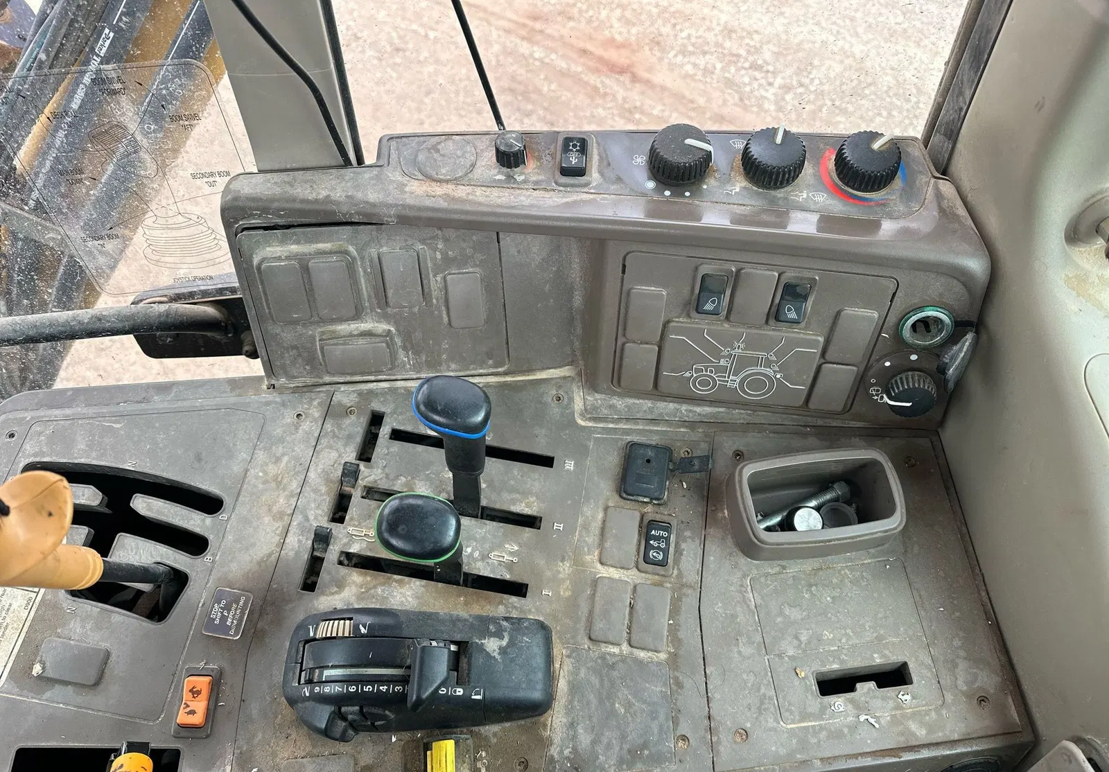 2017 John Deere 6110M