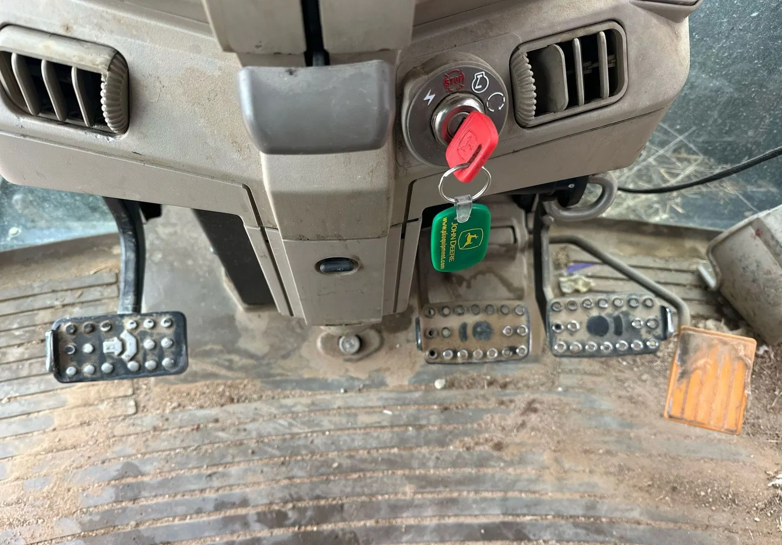 2017 John Deere 6110M