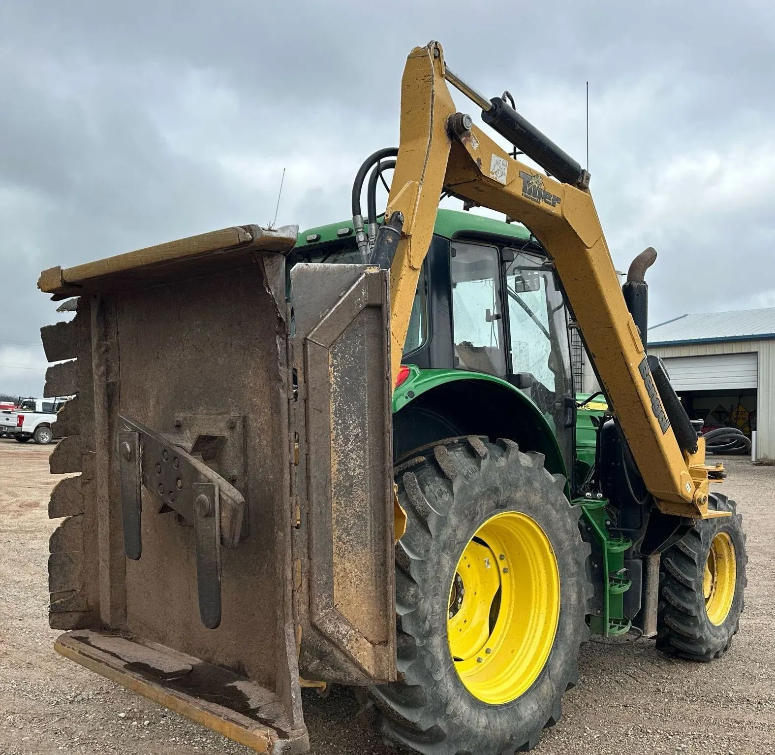 2017 John Deere 6110M