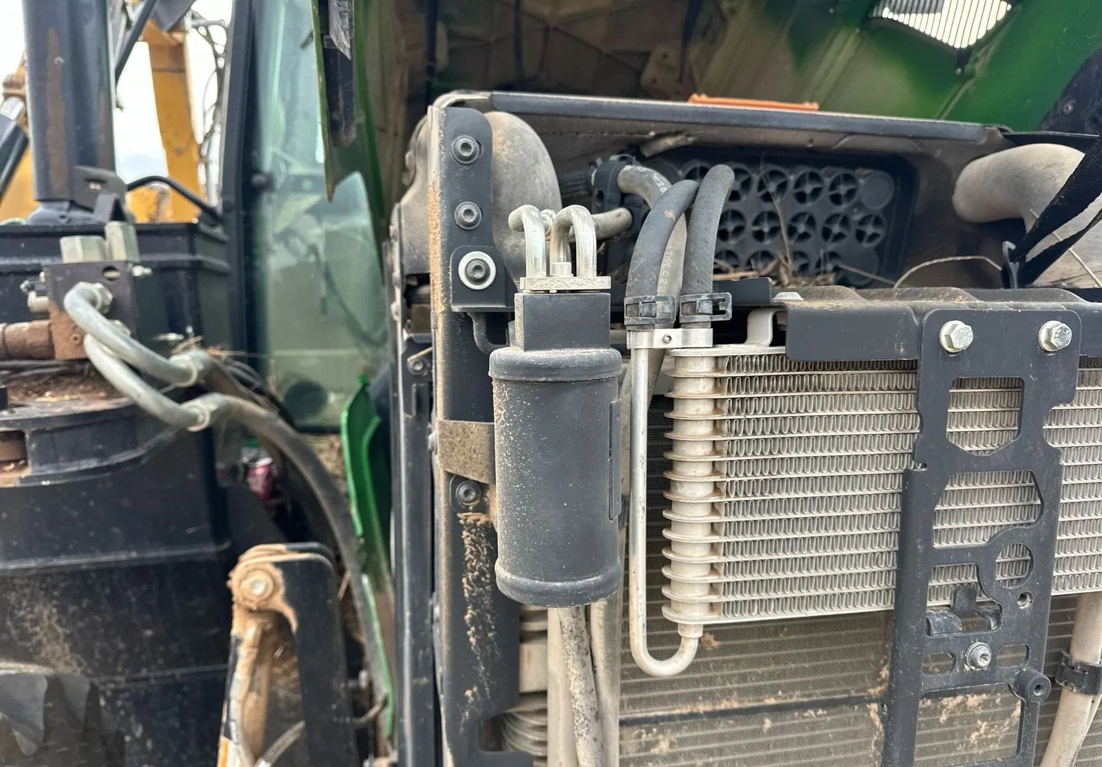 2017 John Deere 6110M