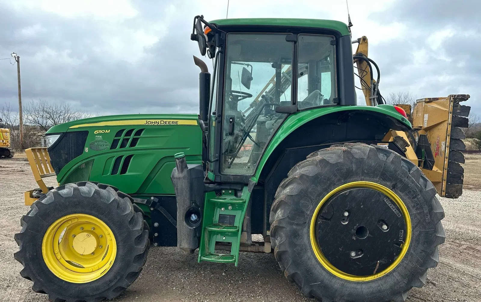 2017 John Deere 6110M