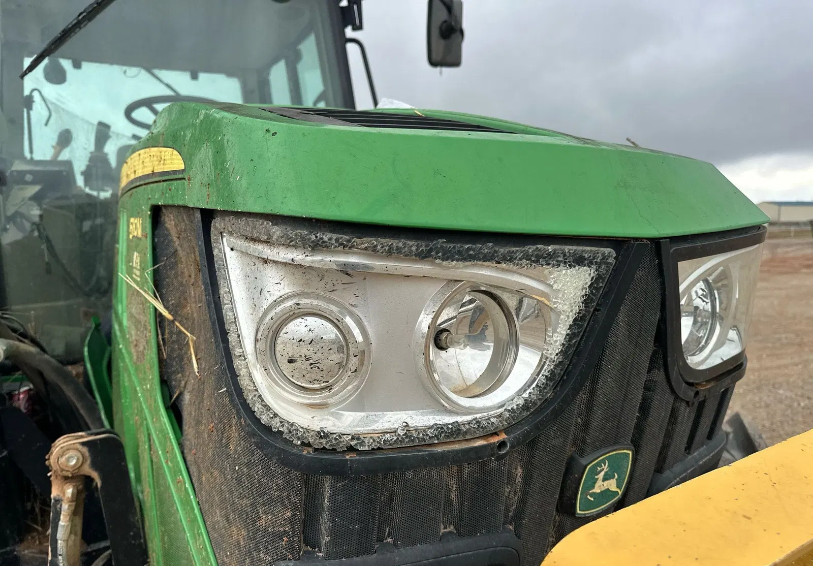 2017 John Deere 6110M