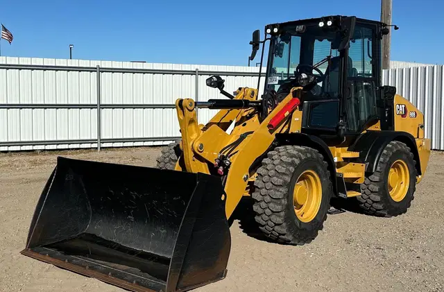 2023 Caterpillar 908