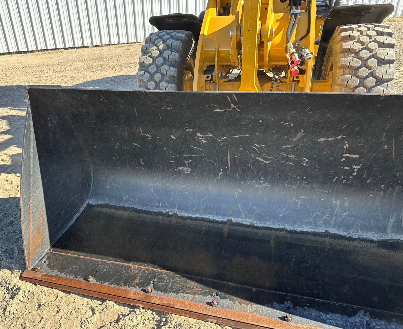 2023 Caterpillar 908