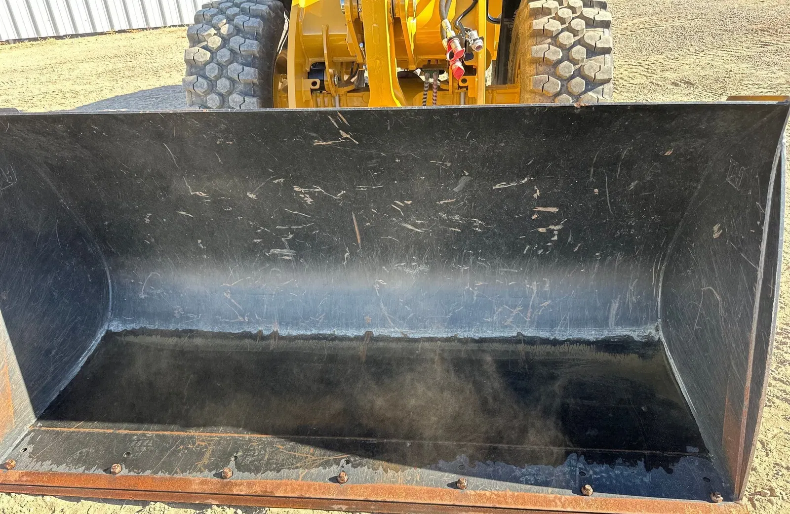 2023 Caterpillar 908