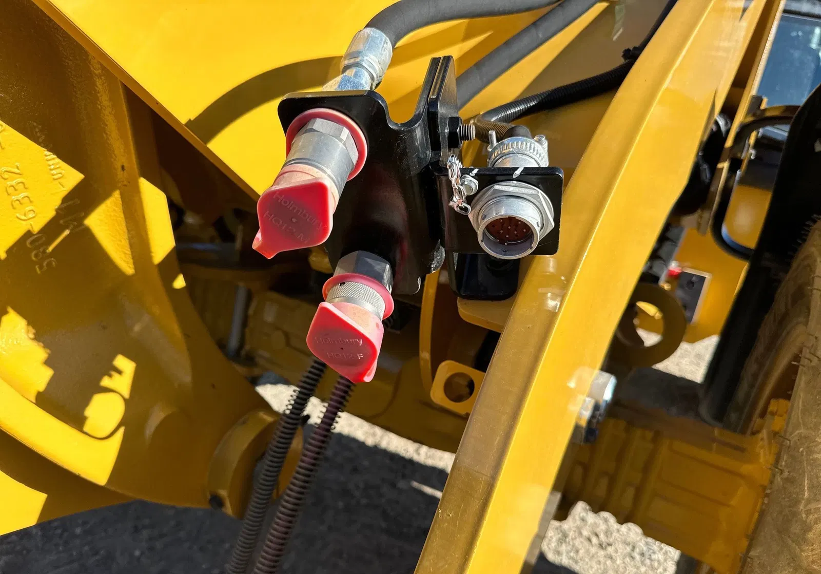 2023 Caterpillar 908