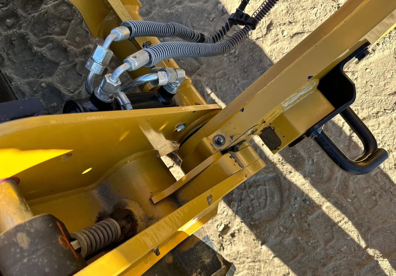 2023 Caterpillar 908