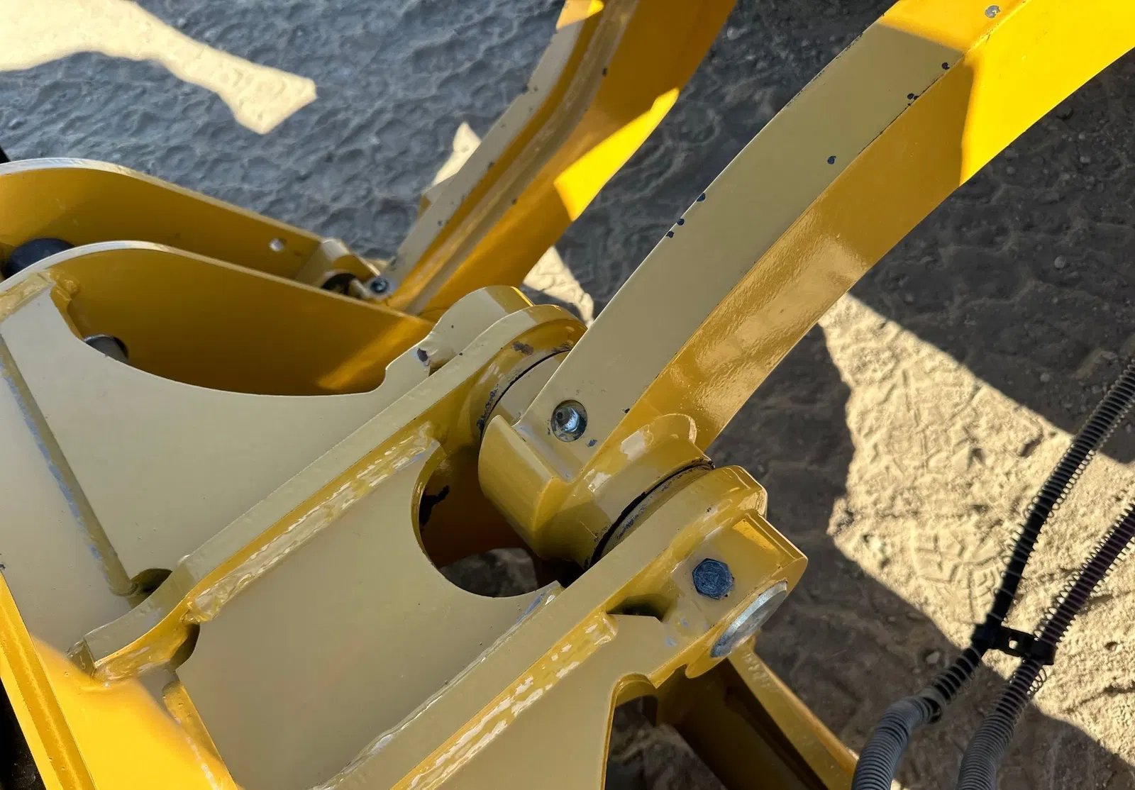 2023 Caterpillar 908