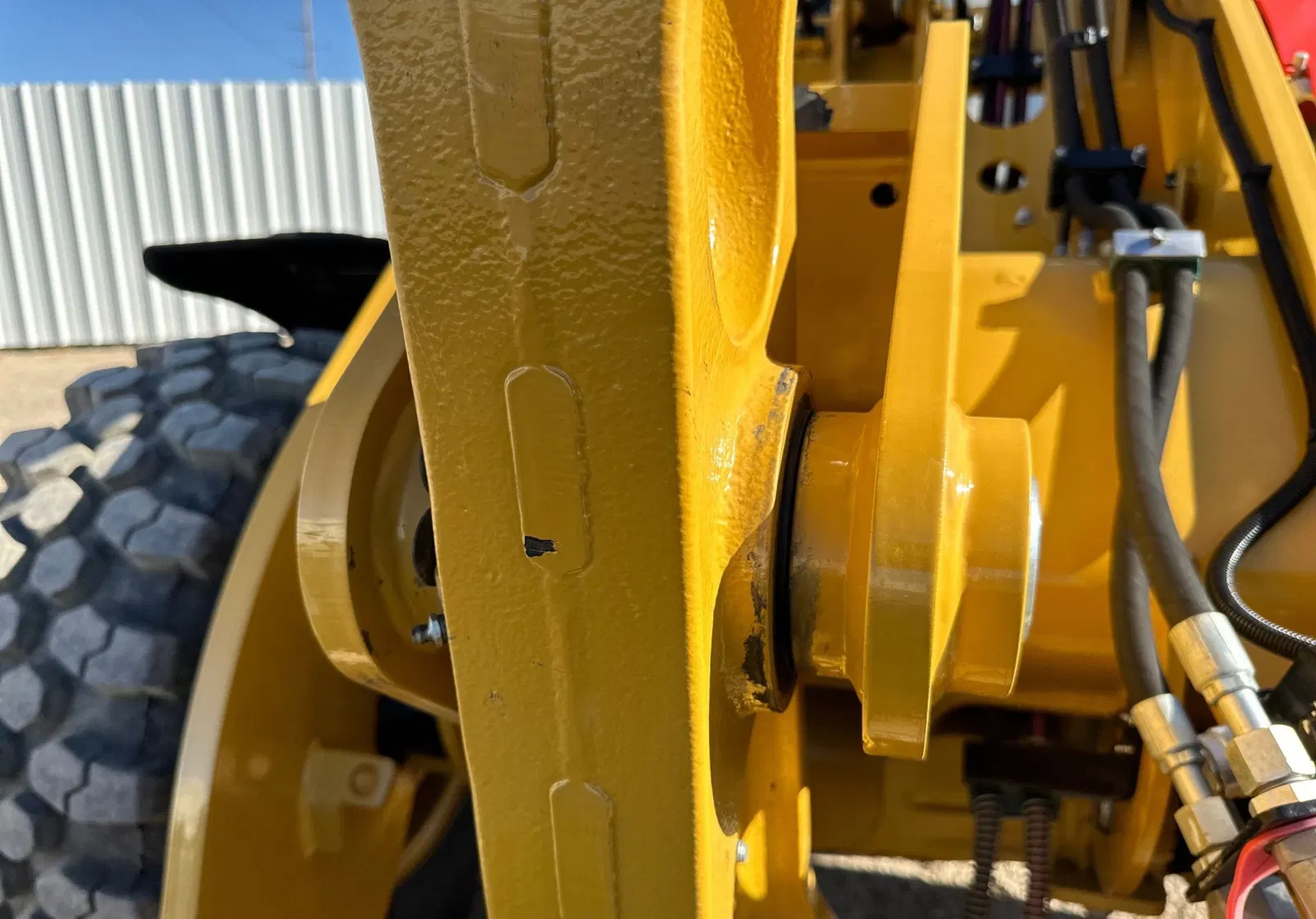 2023 Caterpillar 908