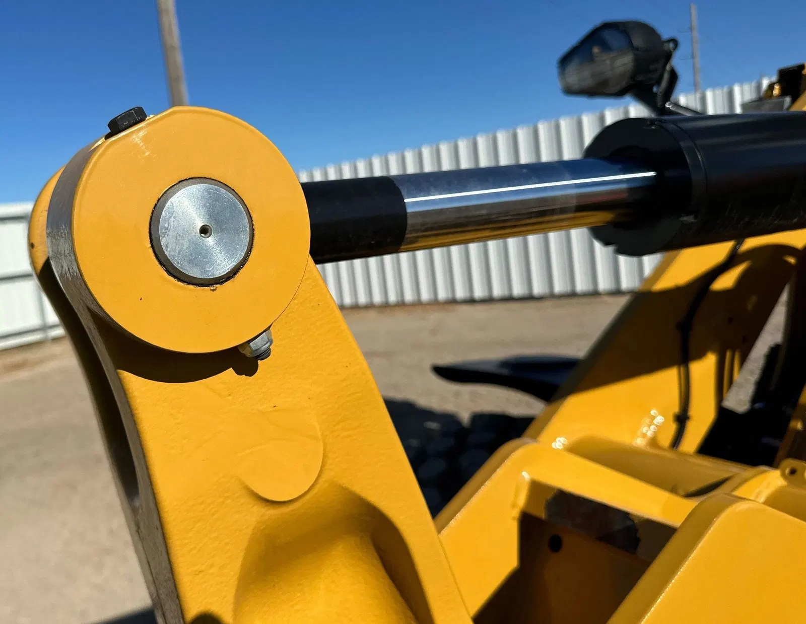 2023 Caterpillar 908