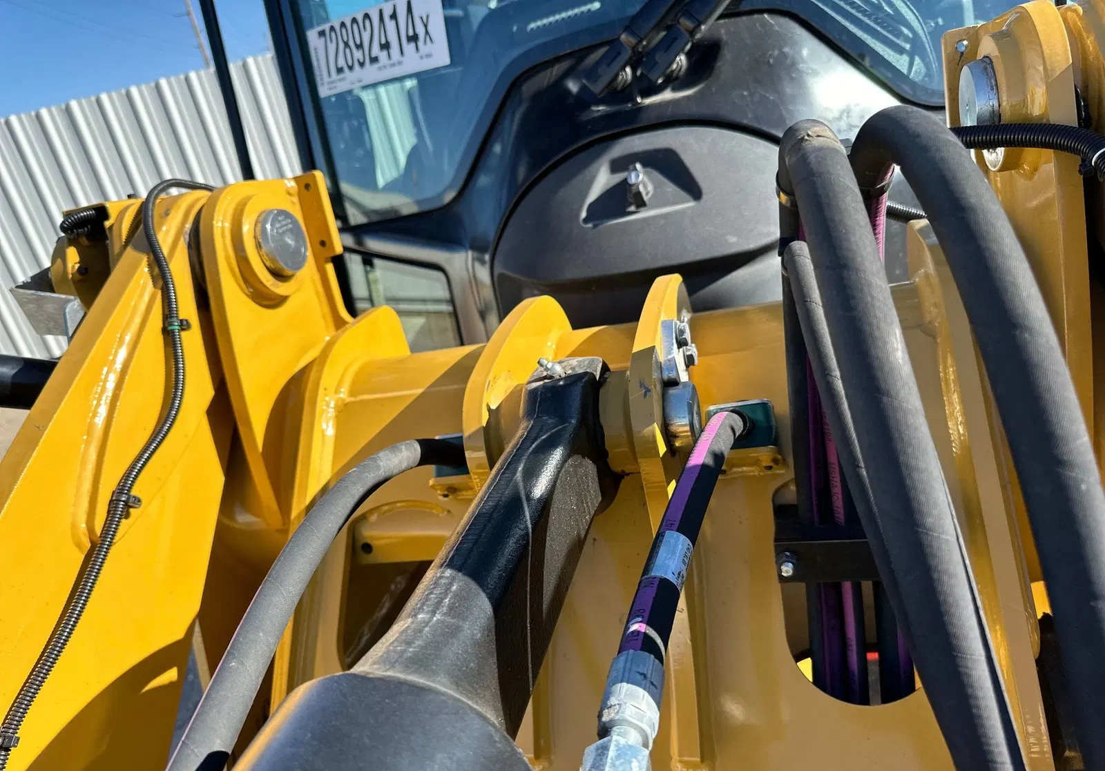 2023 Caterpillar 908