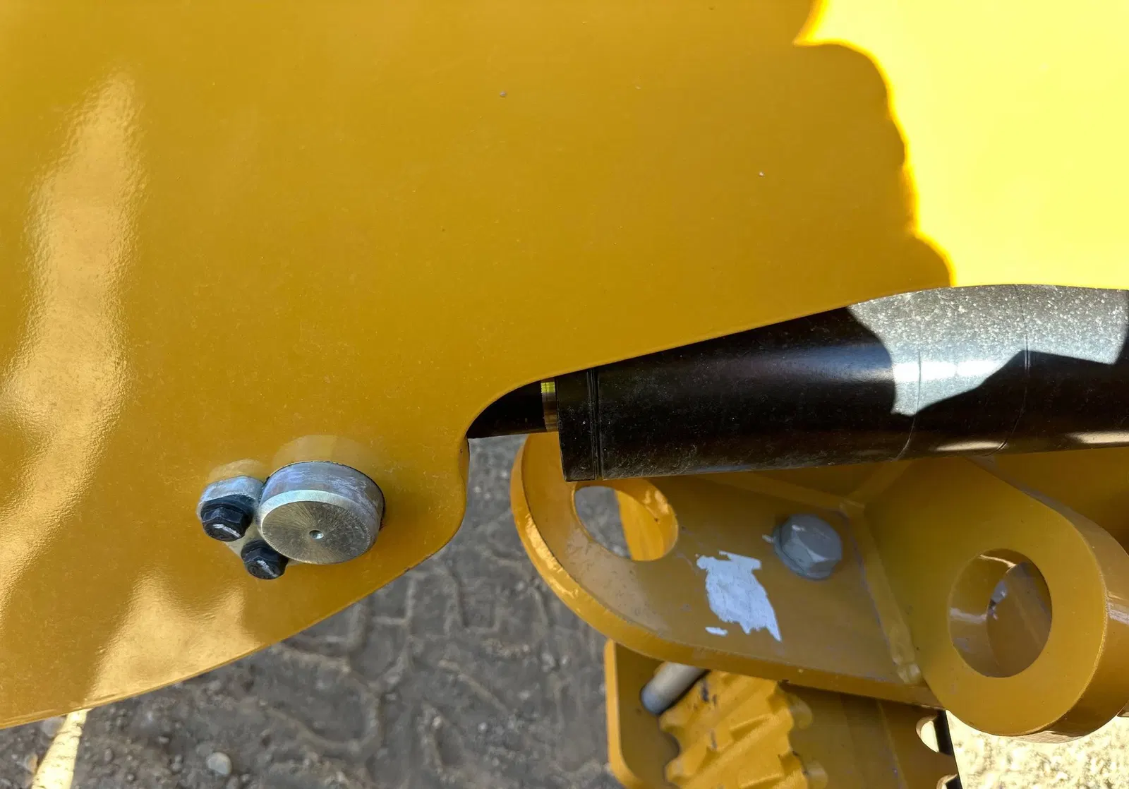 2023 Caterpillar 908