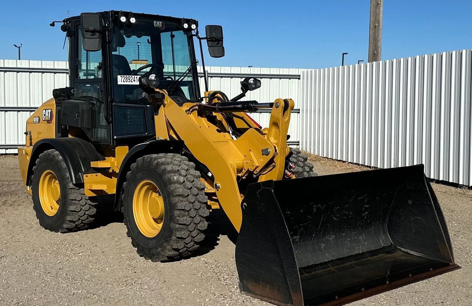 2023 Caterpillar 908