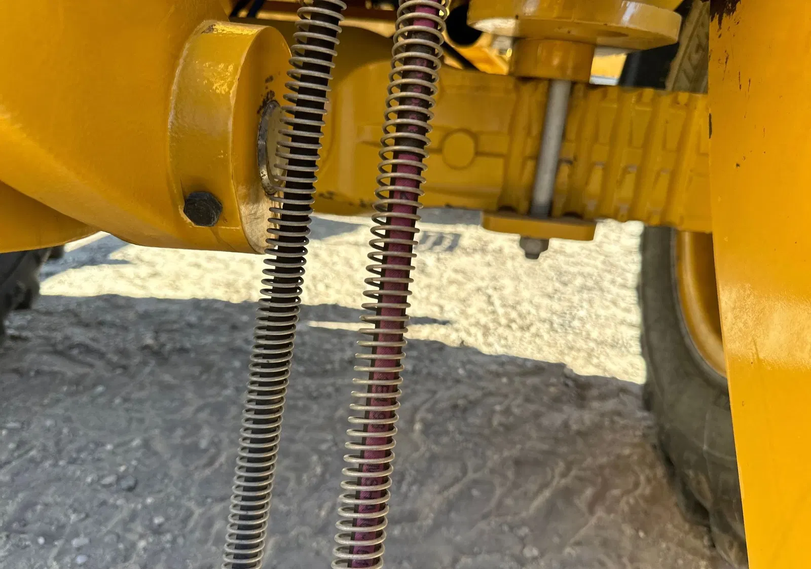 2023 Caterpillar 908