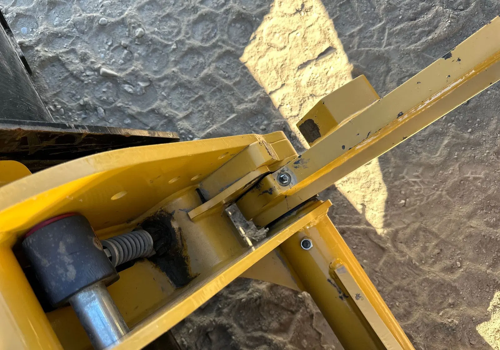2023 Caterpillar 908