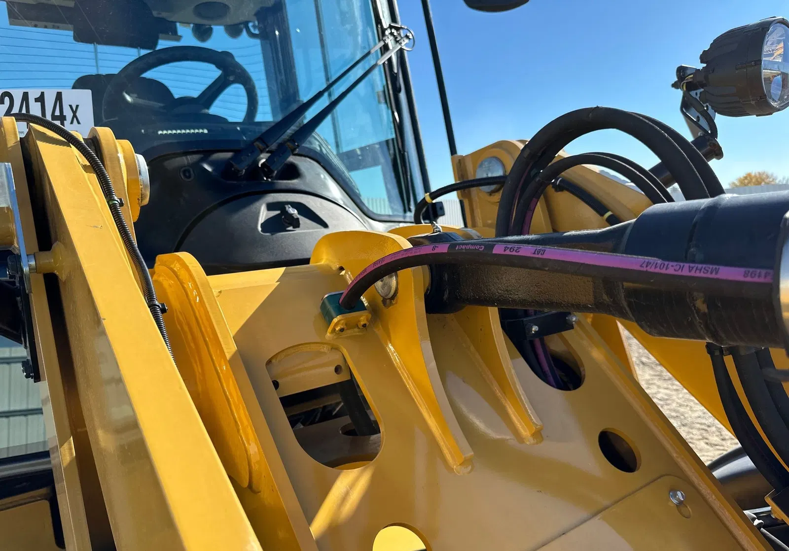 2023 Caterpillar 908