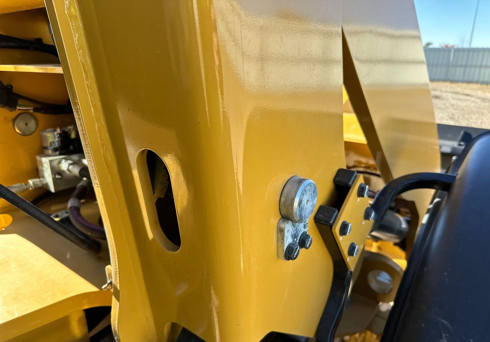2023 Caterpillar 908