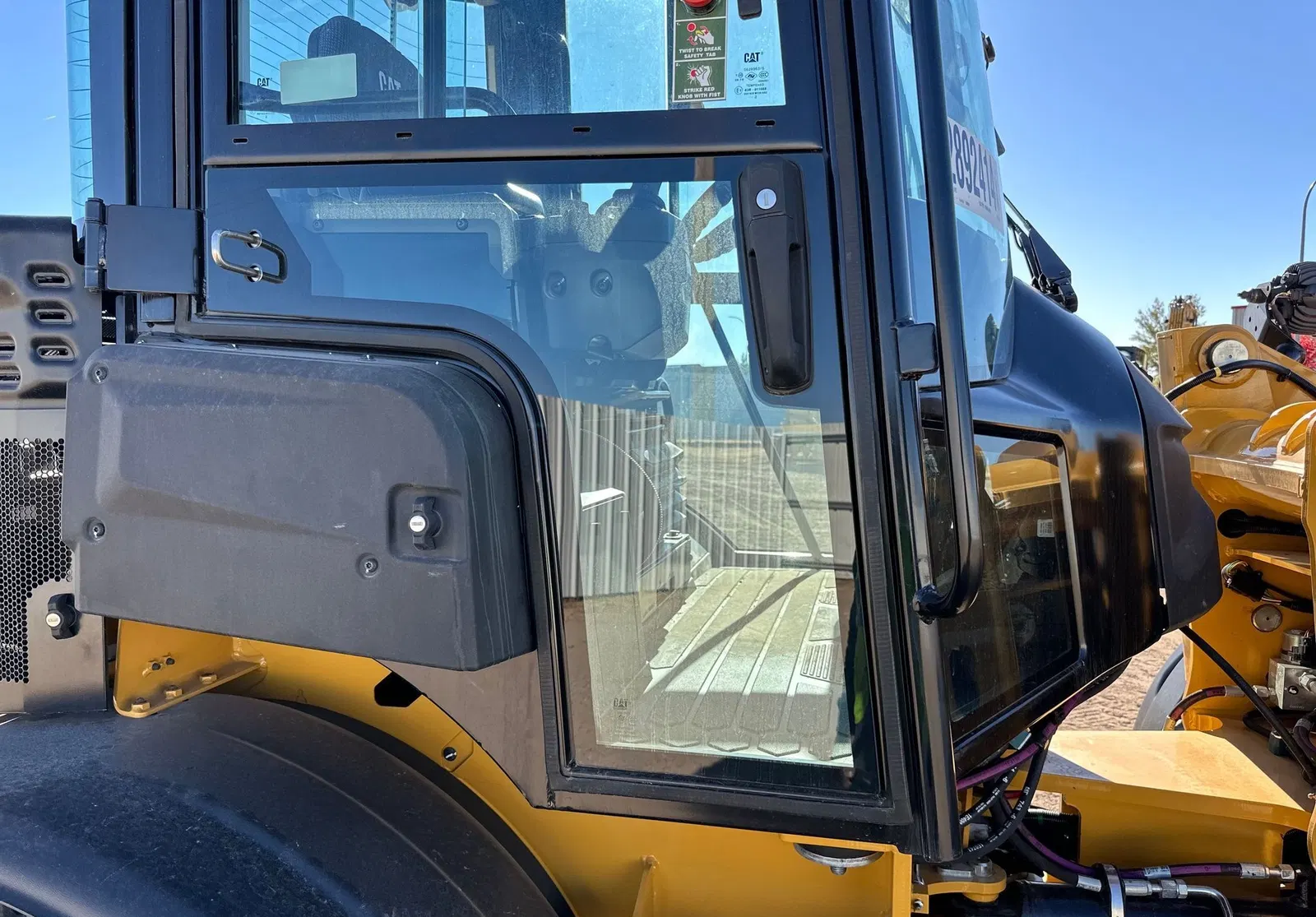 2023 Caterpillar 908