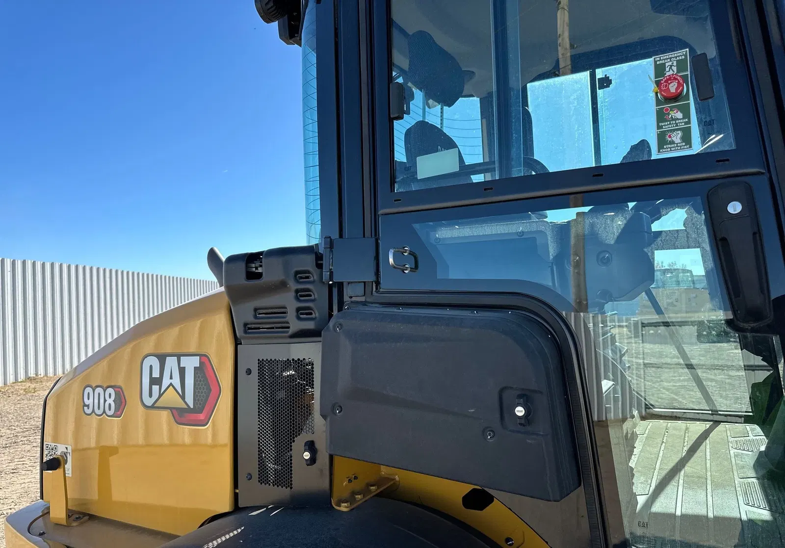 2023 Caterpillar 908