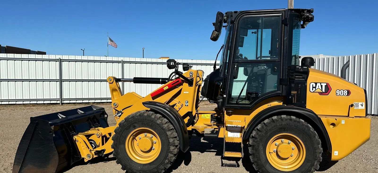 2023 Caterpillar 908