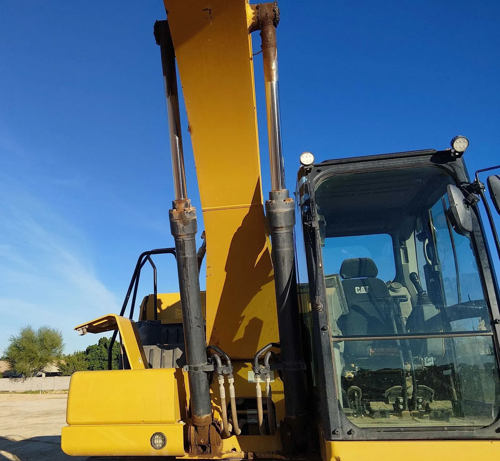 2022 Caterpillar 320
