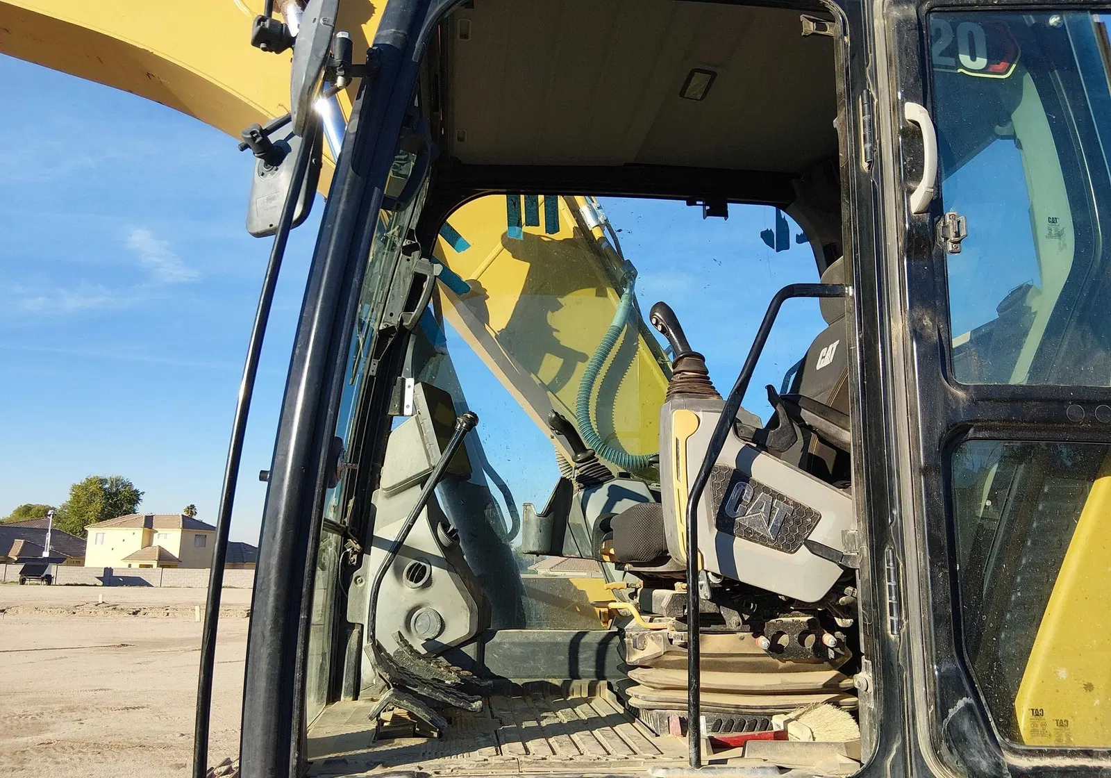 2022 Caterpillar 320