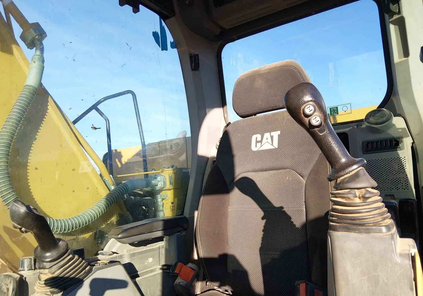2022 Caterpillar 320
