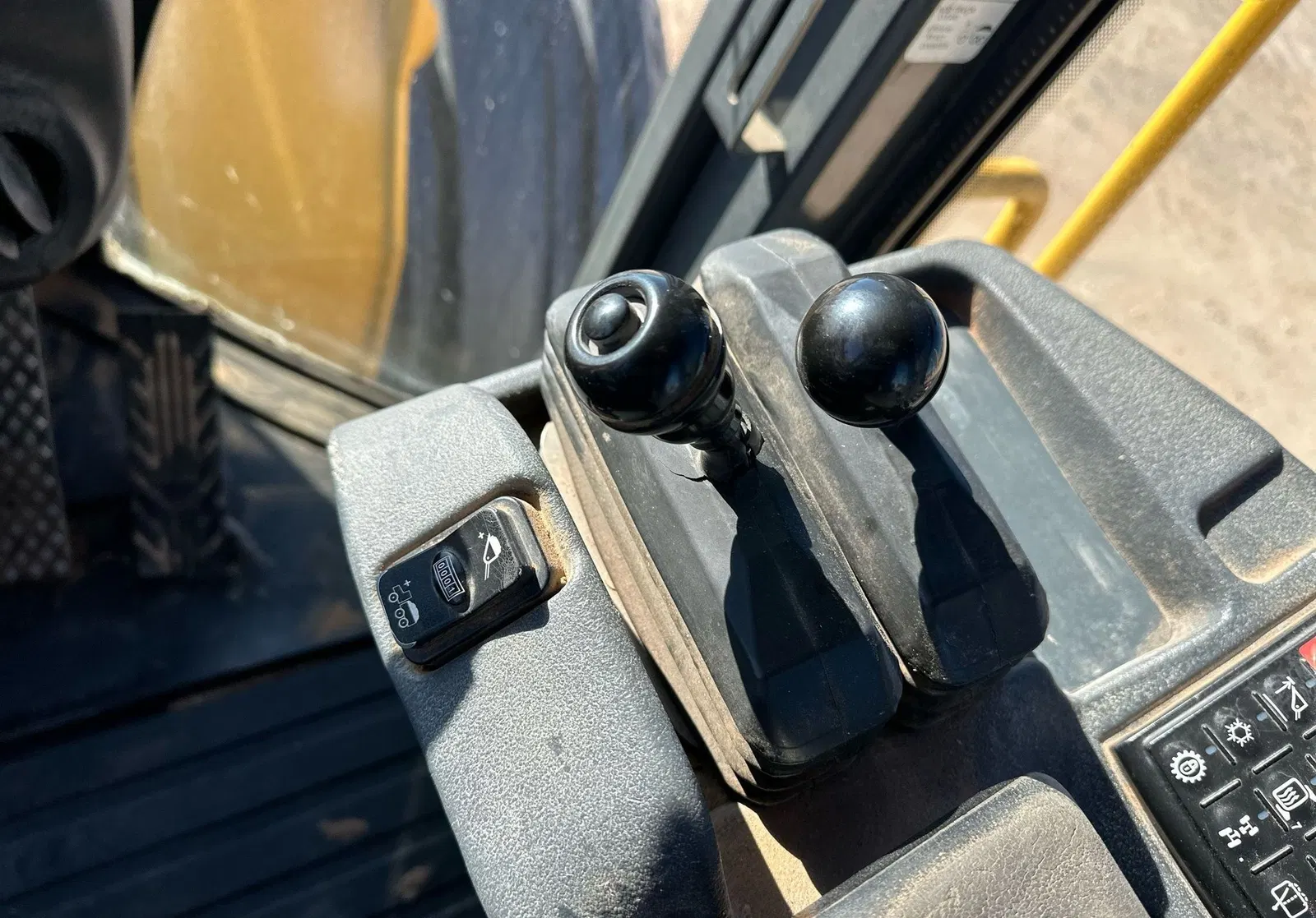 2012 John Deere 744K
