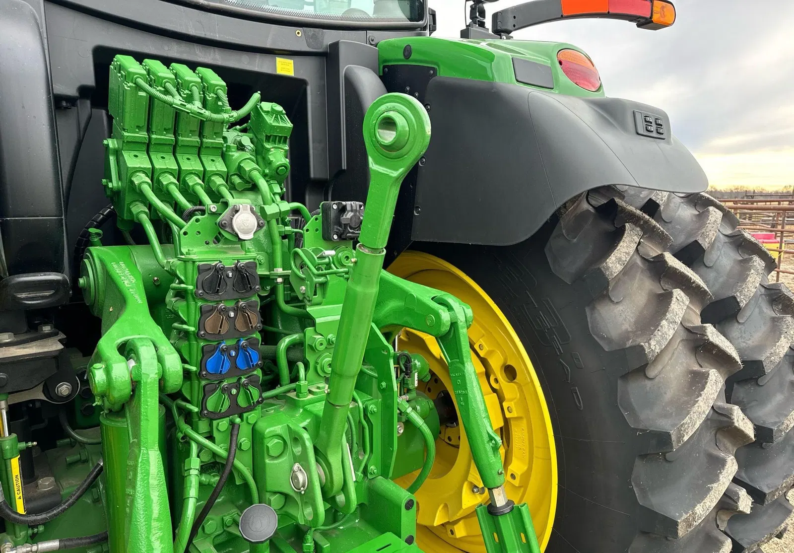 2022 John Deere 6R195